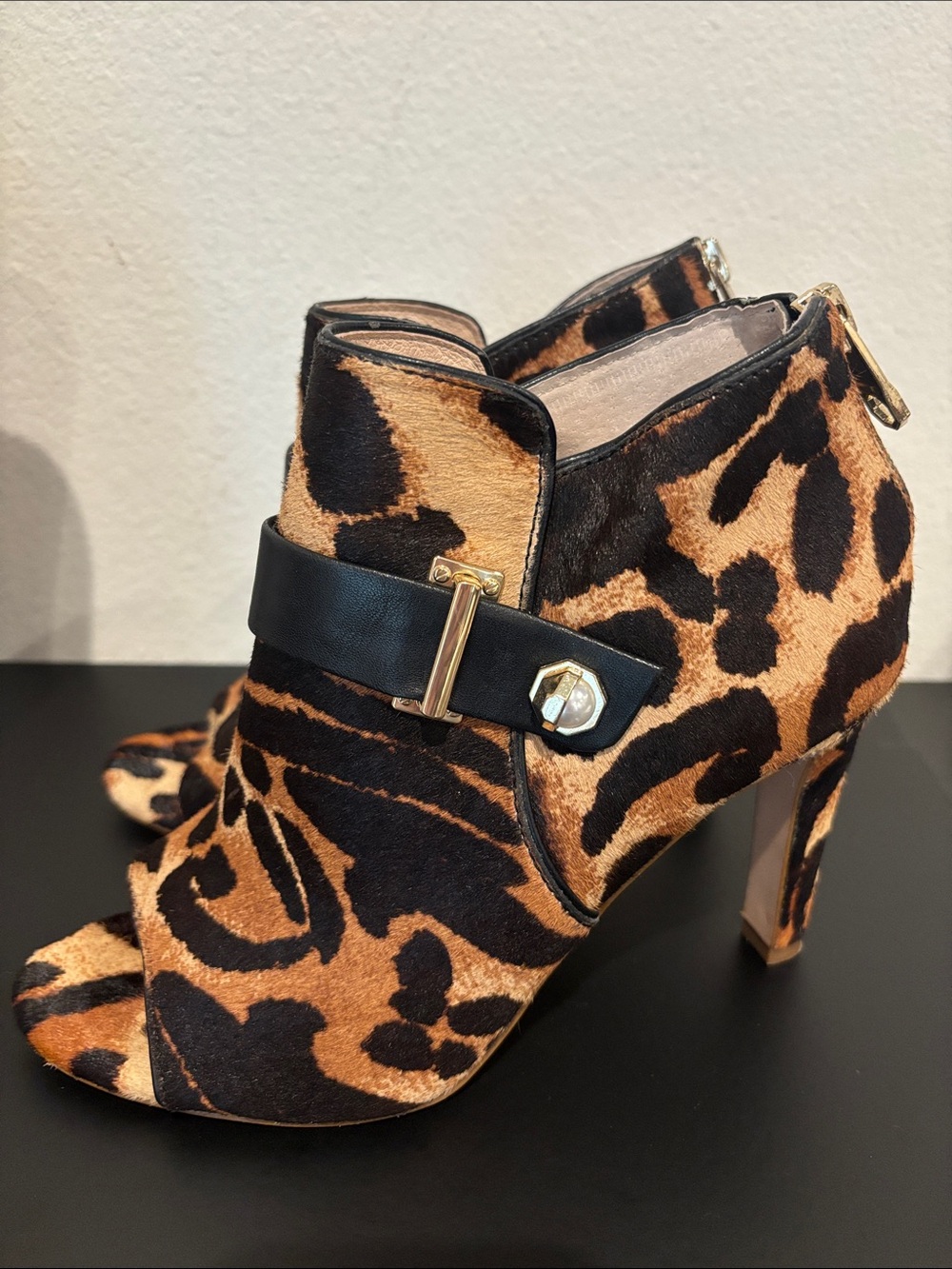 Louise et Cie Leopard Print Peep-Toe Ankle Booties - sz 7